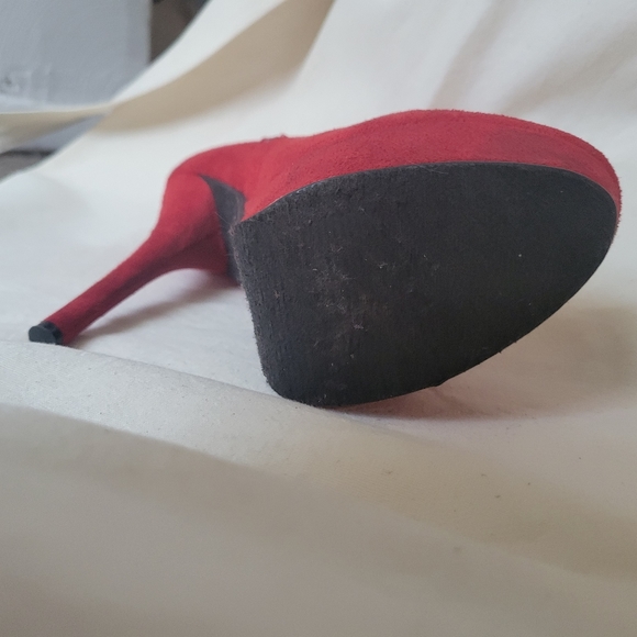 Red faux suede booties - Picture 7 of 8